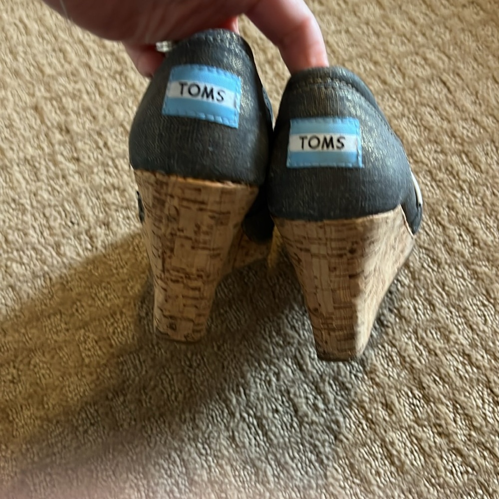 Toms Wedge sandals size 6.5. Denim color with gold sheen. - Picture 5 of 5